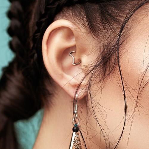 piercing daith Kolczyk tytanowy clicker złoty G23 księżyc z cyrkoniami 1,2/10mm