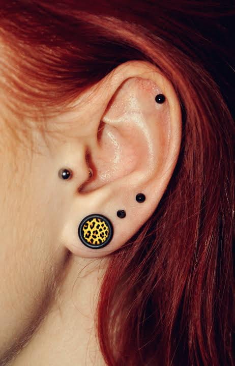 Kolczyk do ucha chrząstki kryształek Wargi złoty